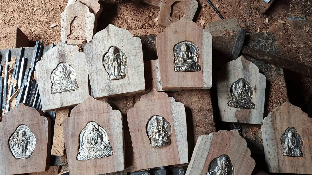 Joining stage of woodcarving